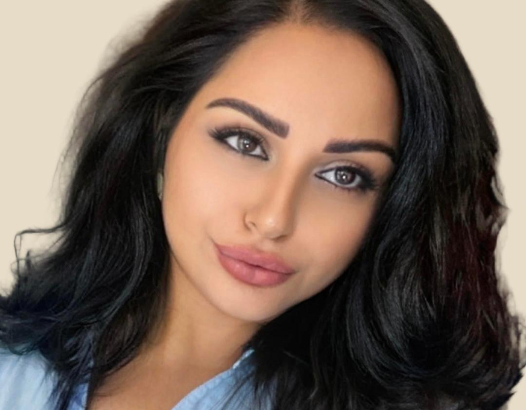 9skhjUhXvl_S26ym9-4GY-artist pic.jpg