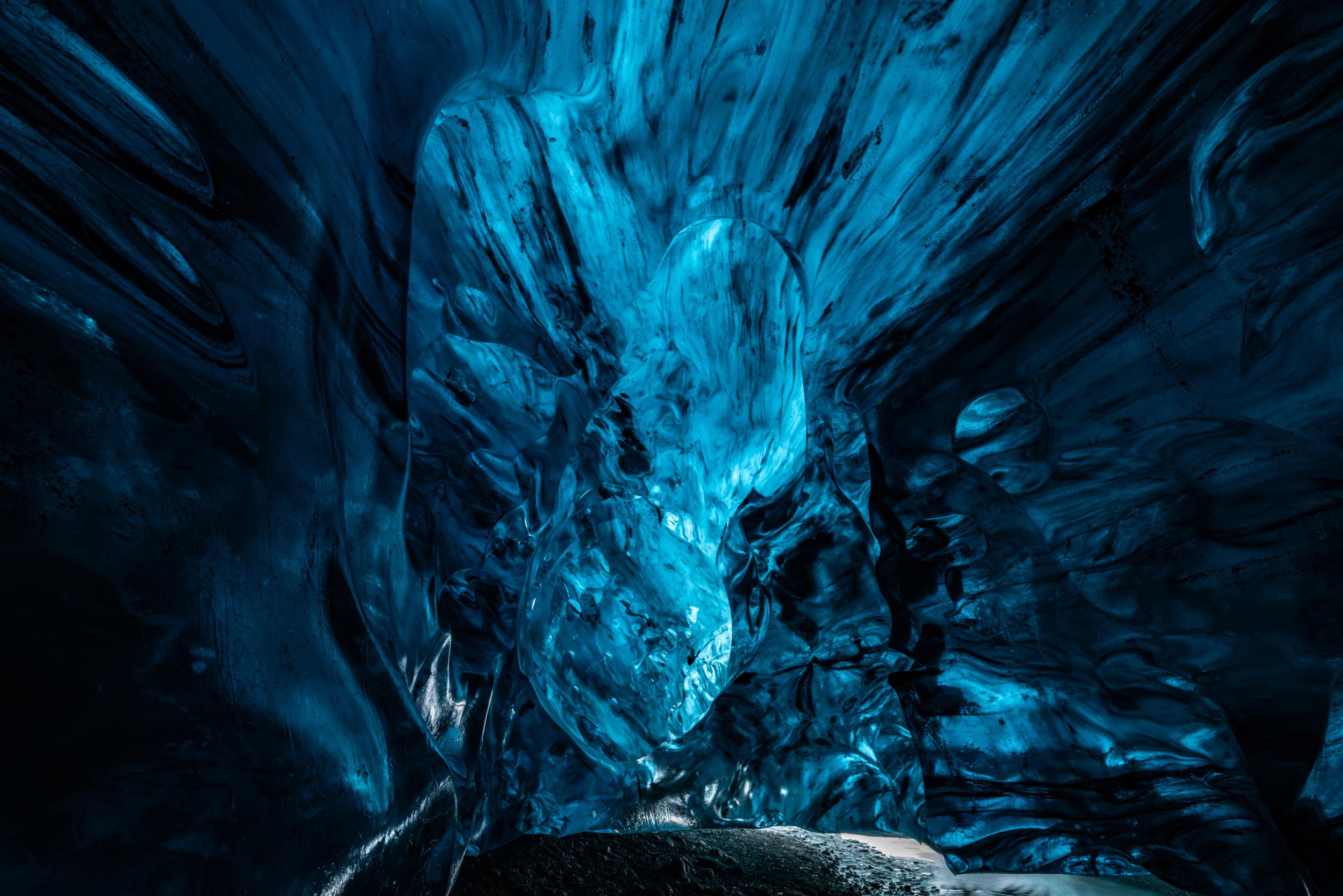 hEudzfP3plHr-Gu0KwGfw-Ice II - His Secret Throne - Peter Schäublin.jpg